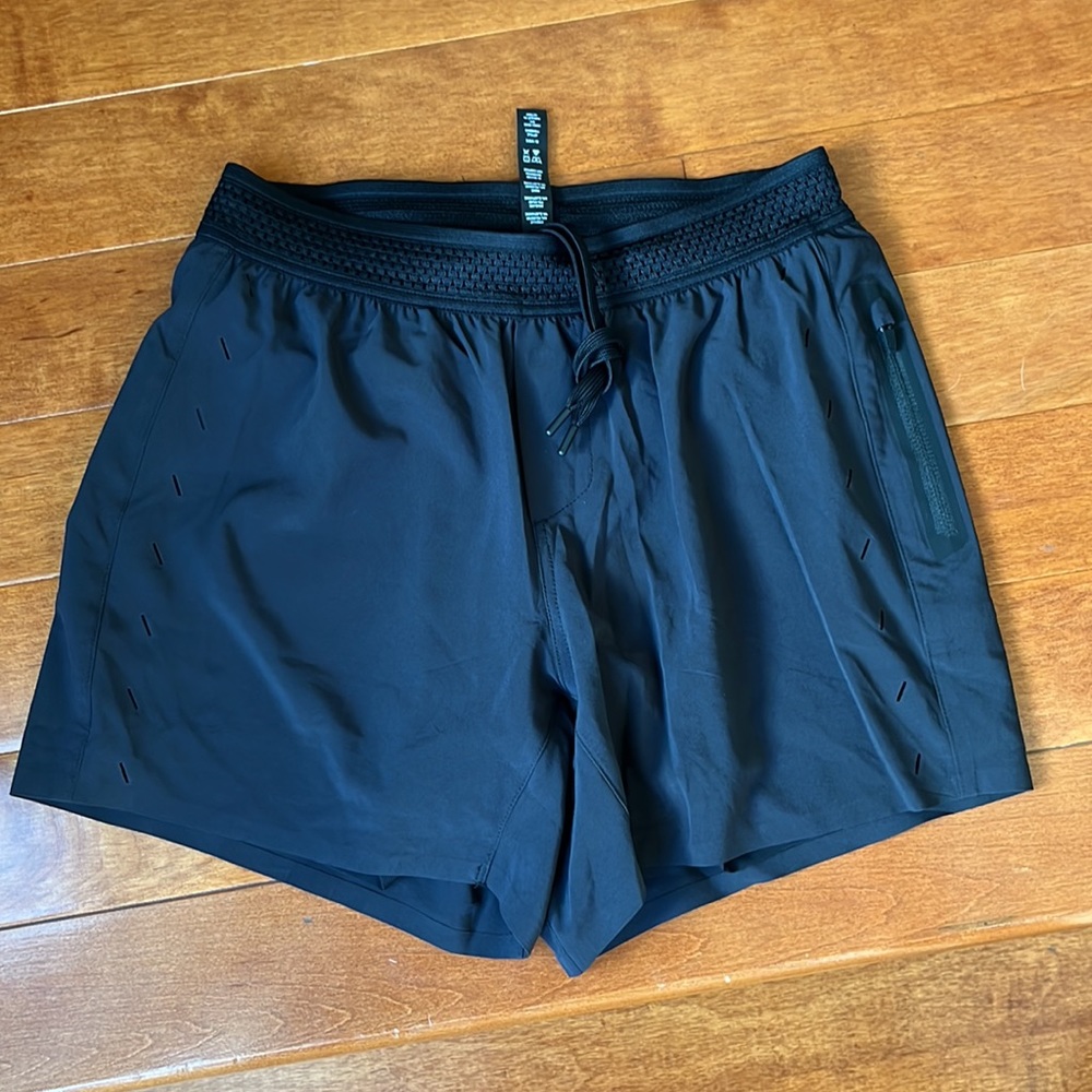NWOT Ten Thousand Black Session Short (No Liner) 5" Size Medium